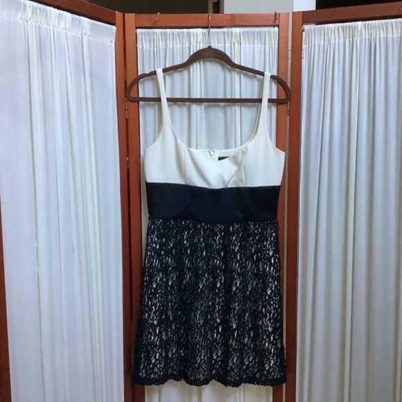 Jay Godfrey Womans Mini Dress White Silk Black Embroidery Size 8 - Picture 8 of 11